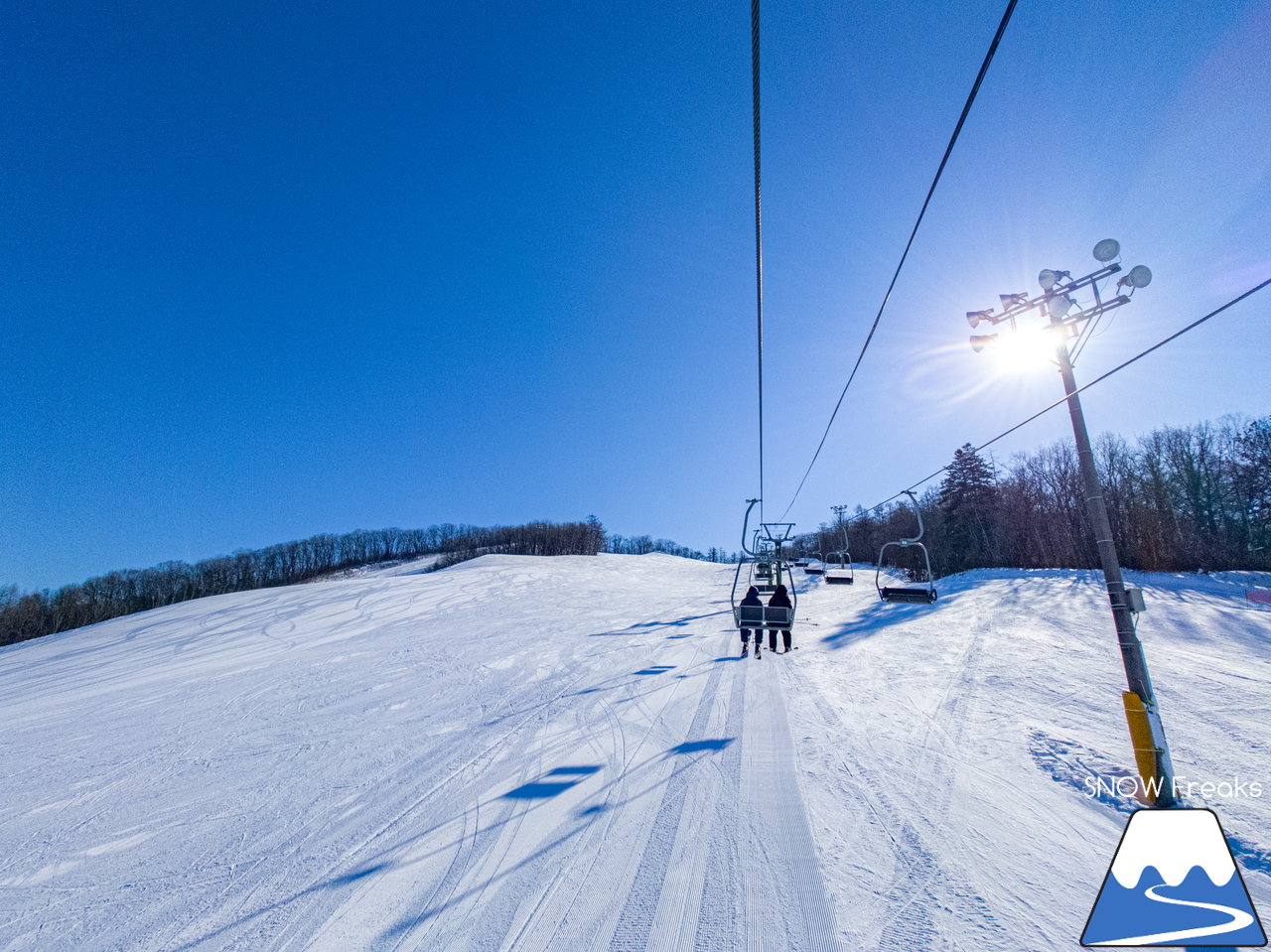 幕別町白銀台スキー場｜広大な十勝平野の向こうには、北海道の背骨・日高山脈。大地のスケール感が違う、ロケーション抜群のローカルスキー場へ(^^)/